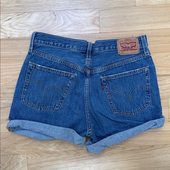 Levi's Women's 501 Jean Shorts 28 (sold as shorts by store, not jeans cut off) - Picture 4 of 7